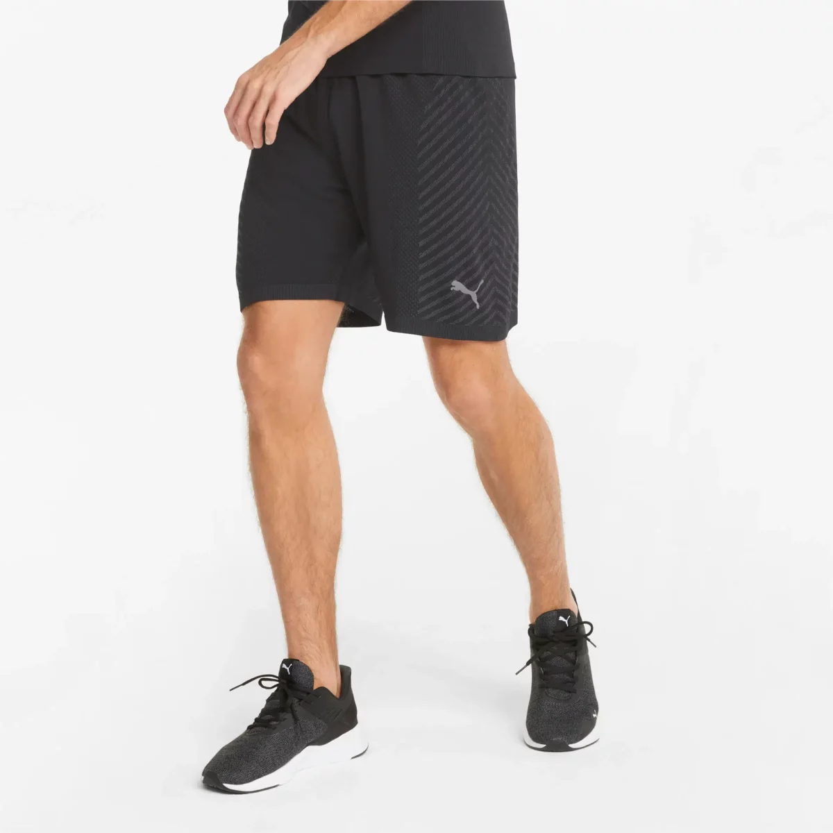 Puma Formknit Seamless 7" shorts svart foran modell